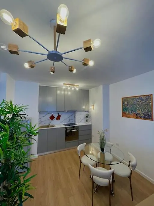 Studio Flat In The City Center Tirana 0*,