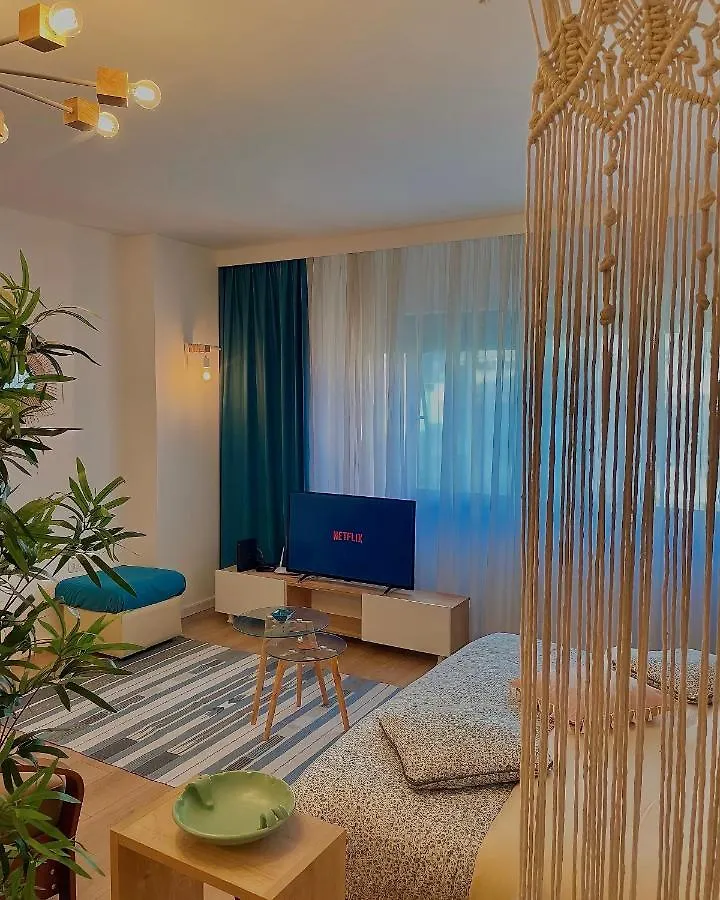 Studio Flat In The City Center contacts